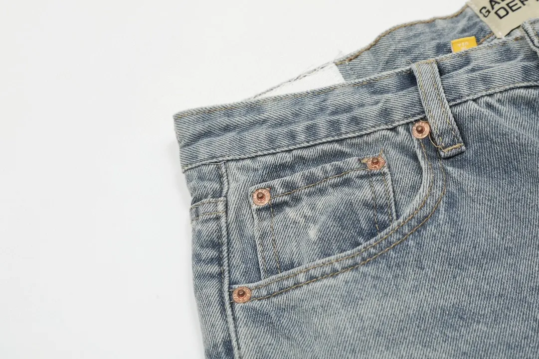 #8116 P260💰 Independent GALLERY DEPT. Vintage spliced cross loose washed flared jeans - truly restore the ultimate texture of Vintage - original hardware accessories, washed and other elevators, QR code analysis are all purchased from the original factory, high degree of restoration, welcome to compare with certain products ~ - three-dimensional version, loose and comfortable, not picky about the figure, taller and slimmer, factory Seiko, original quality control, same style for men and women, can be matched with couples, versatile recommendation, must-have jeans for all seasons -Size: 28 30 32 34 36
